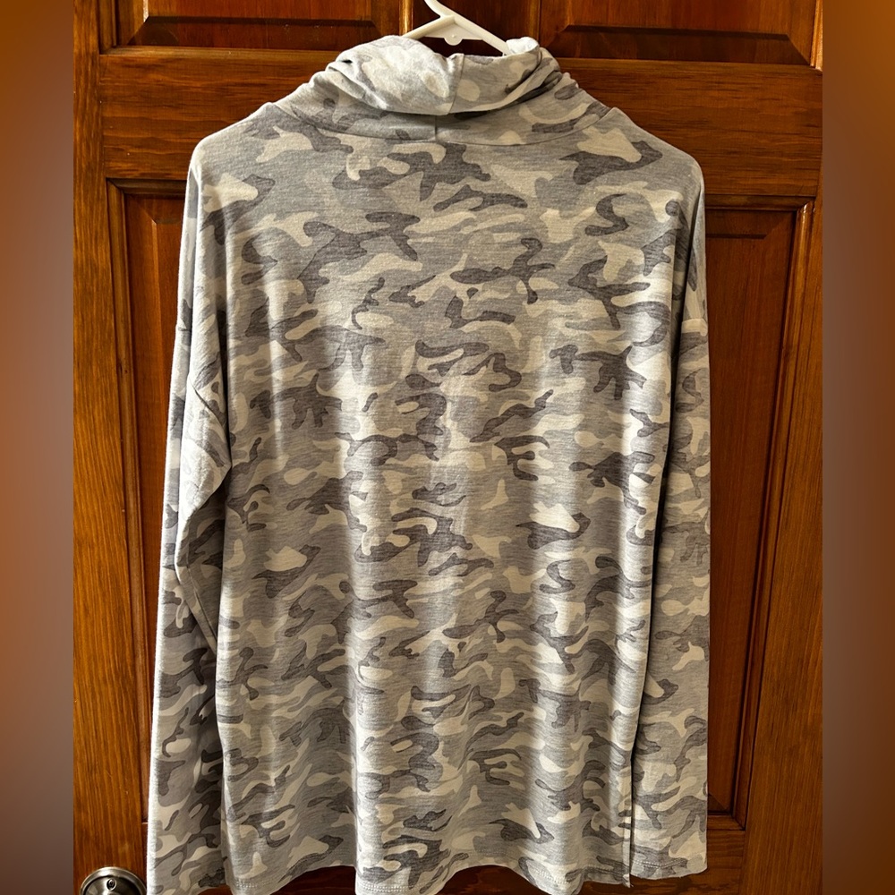 Hem & Thread Pullover - Picture 2 of 3